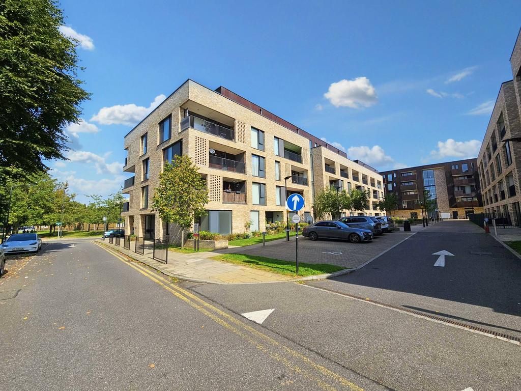 2 bed flat to rent in Alpine Road, Queensbury NW9, £2,350 pcm Zoopla