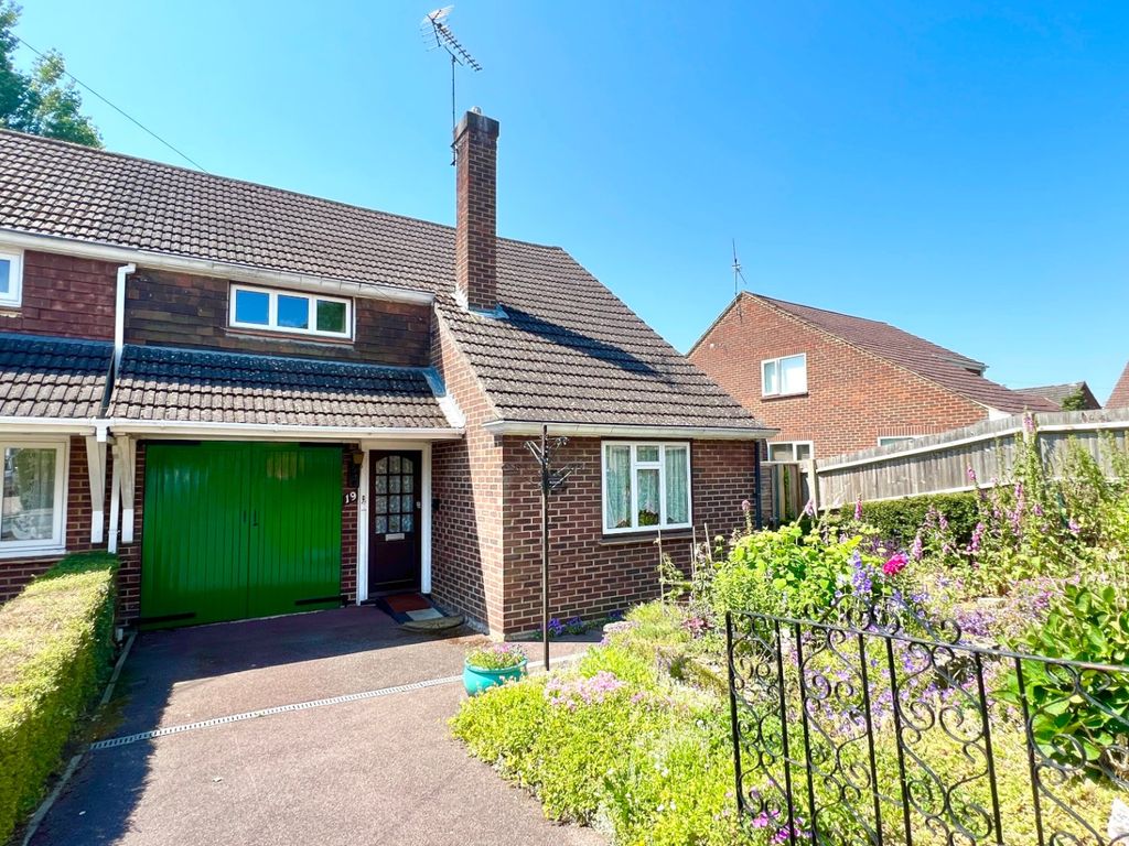 3 bed semidetached house for sale in Caves Farm Close, Sandhurst