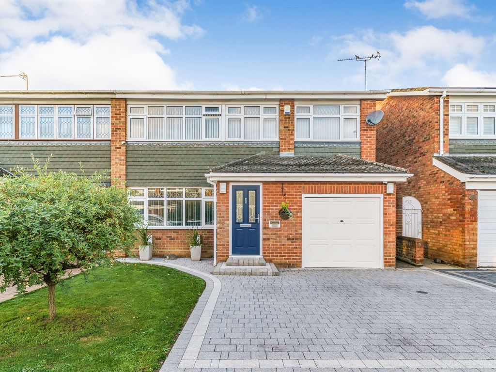 4 bed semidetached house for sale in Beechfield, Hoddesdon EN11 Zoopla