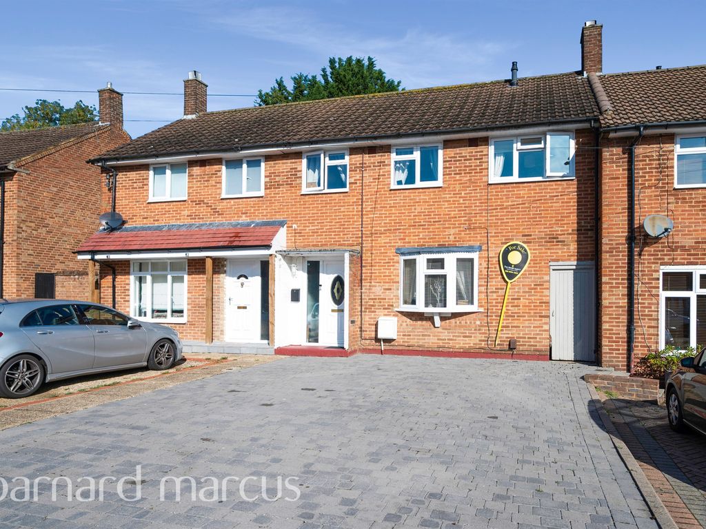 3 bed terraced house for sale in Hatch Gardens, Tadworth KT20, £475,000