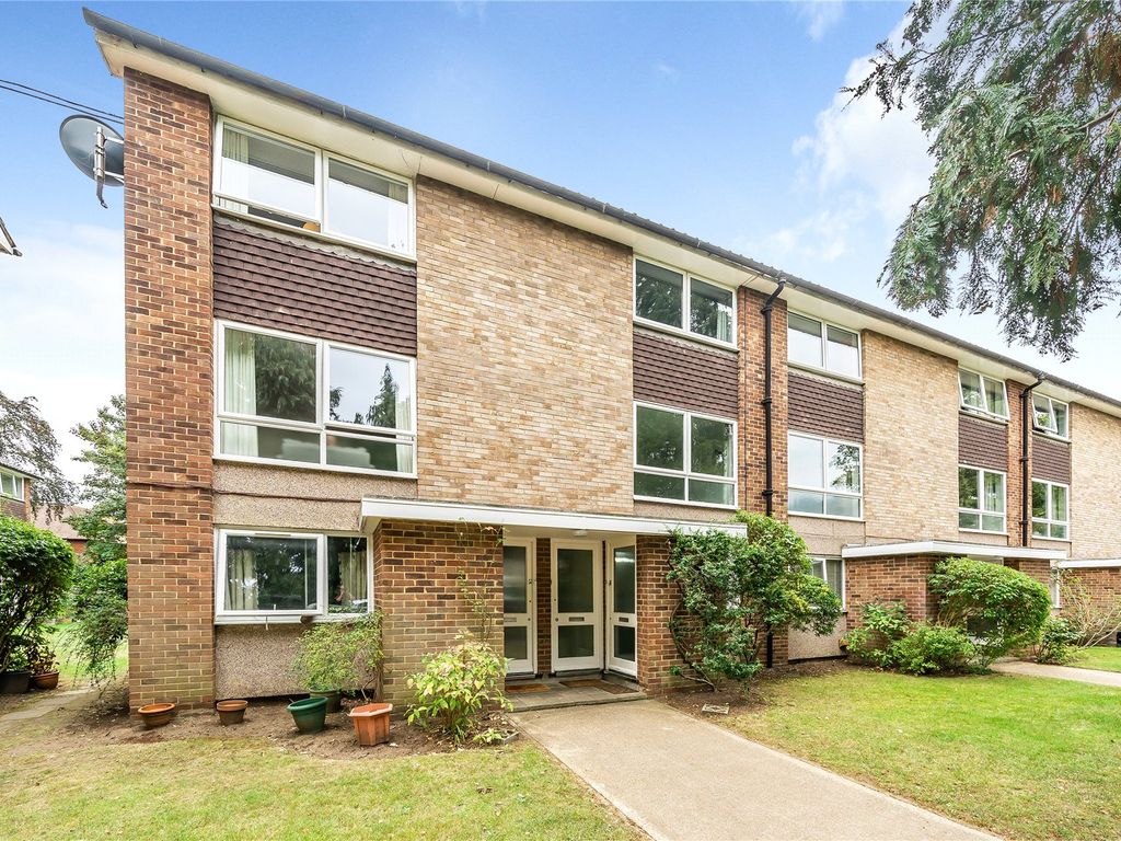 2 bed for sale in Walton On Thames, Surrey KT12, £350,000