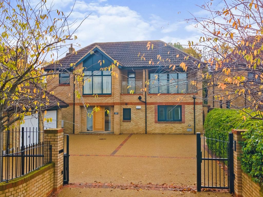 Redland Drive, Loughton, Milton Keynes MK5