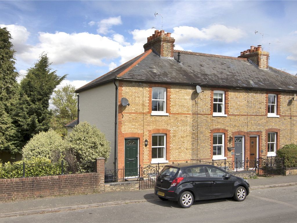 3 bed end terrace house for sale in Chipstead Lane, Sevenoaks, Kent