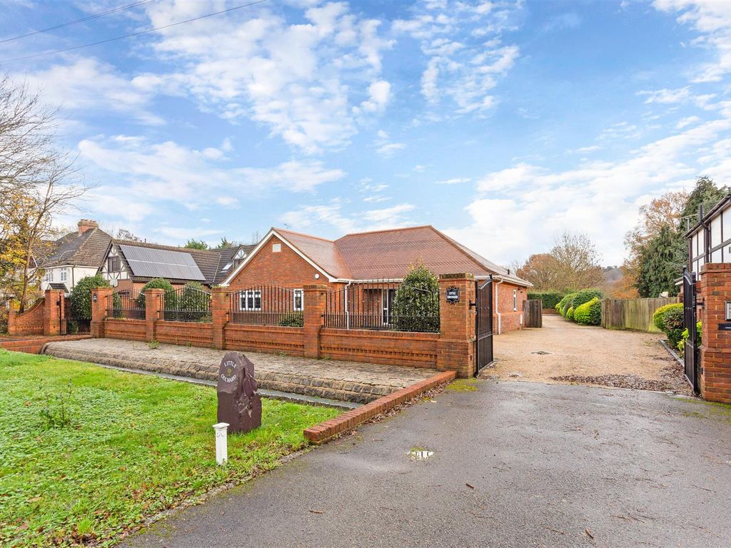 4 bed detached house for sale in Green Road, Thorpe, Egham TW20, £