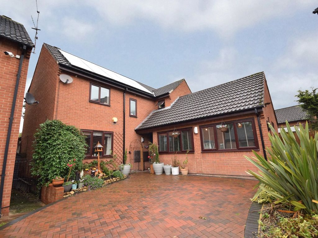 5 bed detached house for sale in Colton Court, Leeds, West Yorkshire