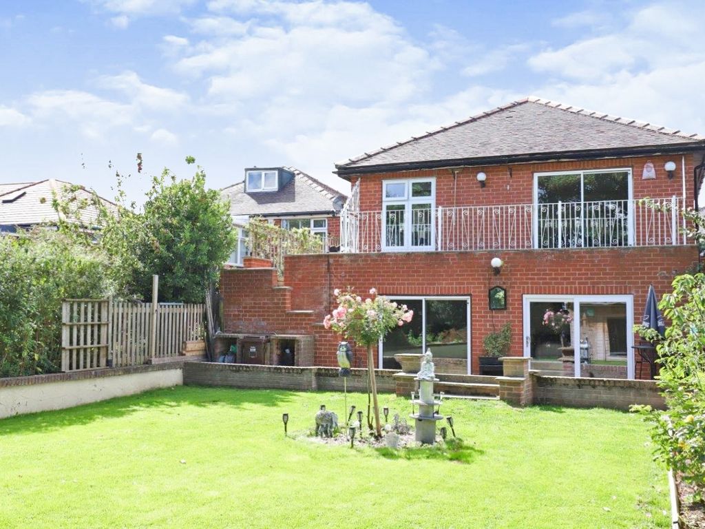 3 bed bungalow for sale in Stradbroke Road, Sheffield, South Yorkshire