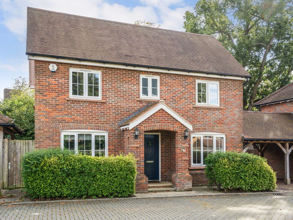 3 bed detached house for sale in Abrahams Close, Amersham HP7, £895,000