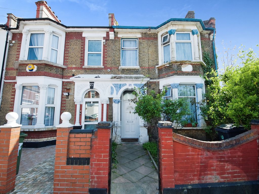 4 bed end terrace house for sale in Shrubland Road, Walthamstow, London