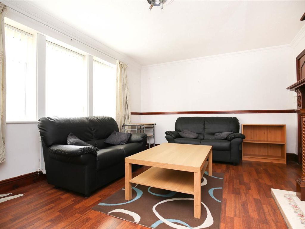 2 bed flat to rent in Church Road, Gosforth NE3, £850 pcm Zoopla