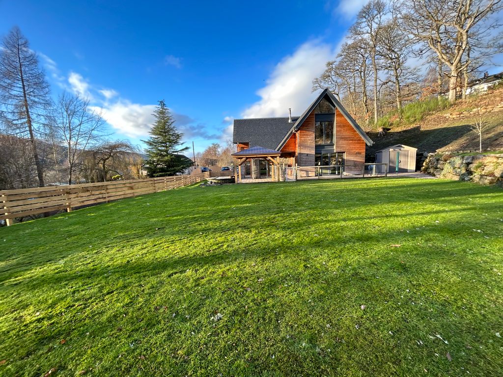 4 bed detached house for sale in Strath Tummel, Pitlochry PH16, £