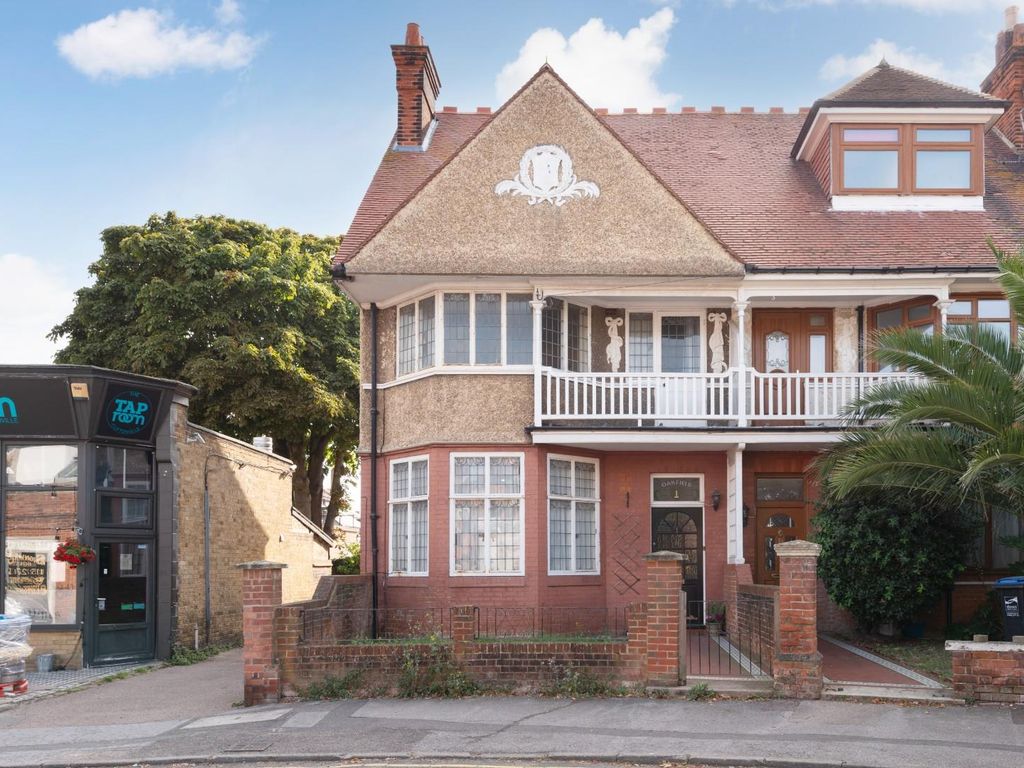 6 bed end terrace house for sale in Prices Avenue, Cliftonville