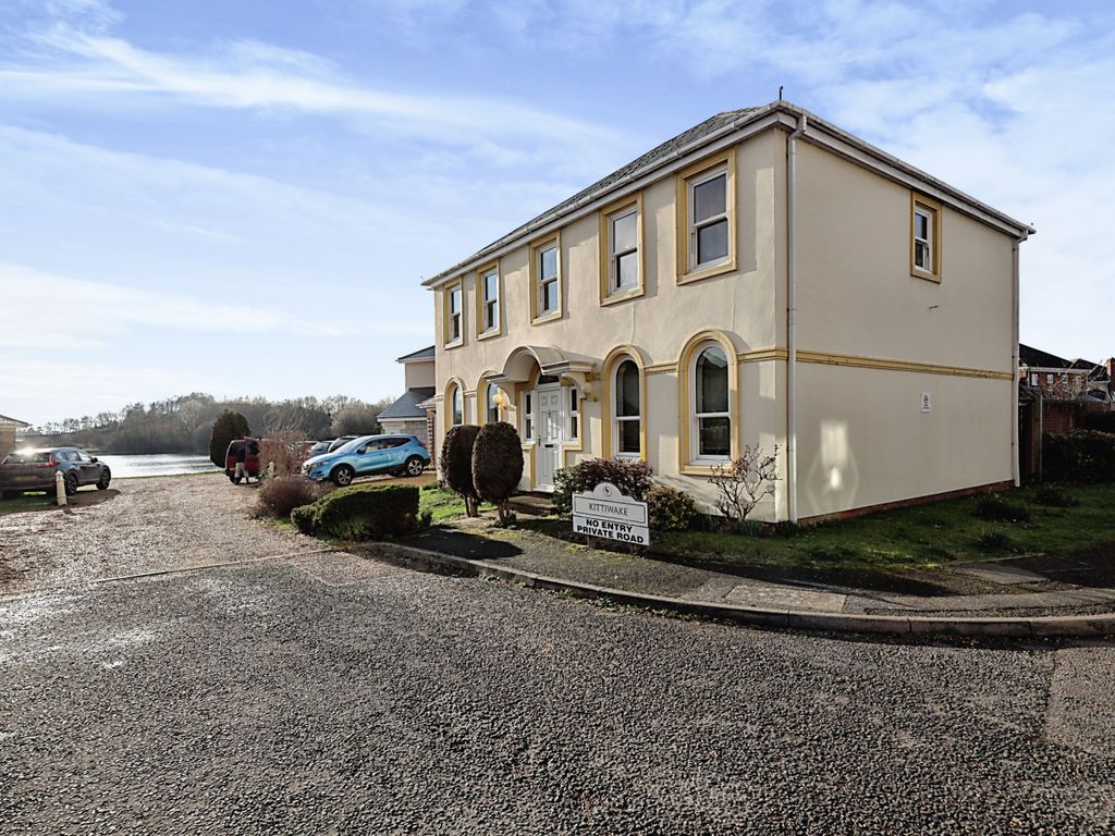 4 bed detached house for sale in Kittiwake, Aylesbury HP19 Zoopla