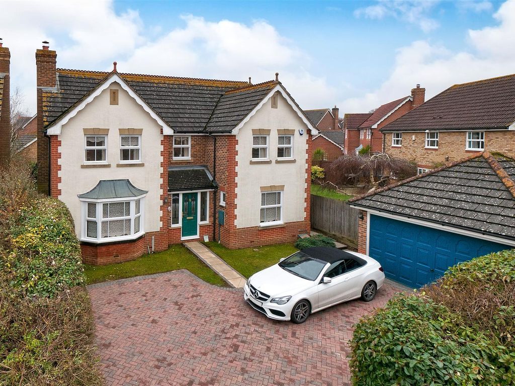 4 bed detached house to rent in Anson Avenue, Kings Hill ME19 Zoopla