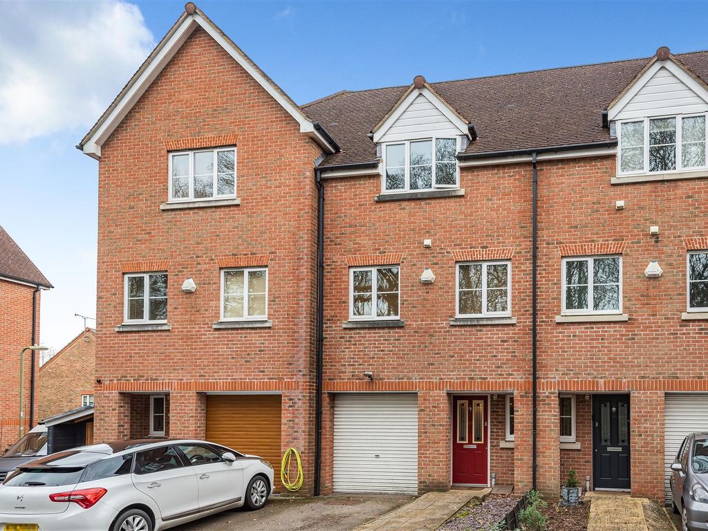 4 bed town house for sale in Pecche Place, Chineham, Basingstoke RG24, £400,000 Zoopla