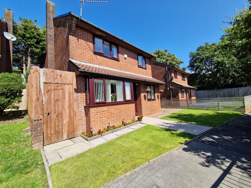 3 bed detached house for sale in Fenwick Drive, Brackla, Bridgend CF31, £260,000 Zoopla