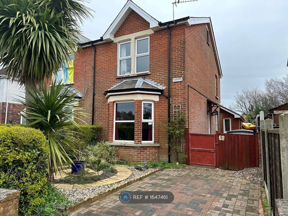 5 bed semidetached house to rent in Upper Road, Cowes PO31