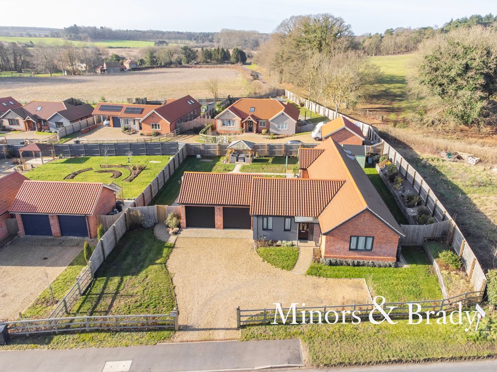 3 bed detached bungalow for sale in Bridge Road, Guist, Dereham NR20, £