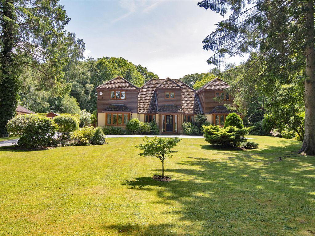 5 bed detached house for sale in Gravelly Bottom Road, Kingswood