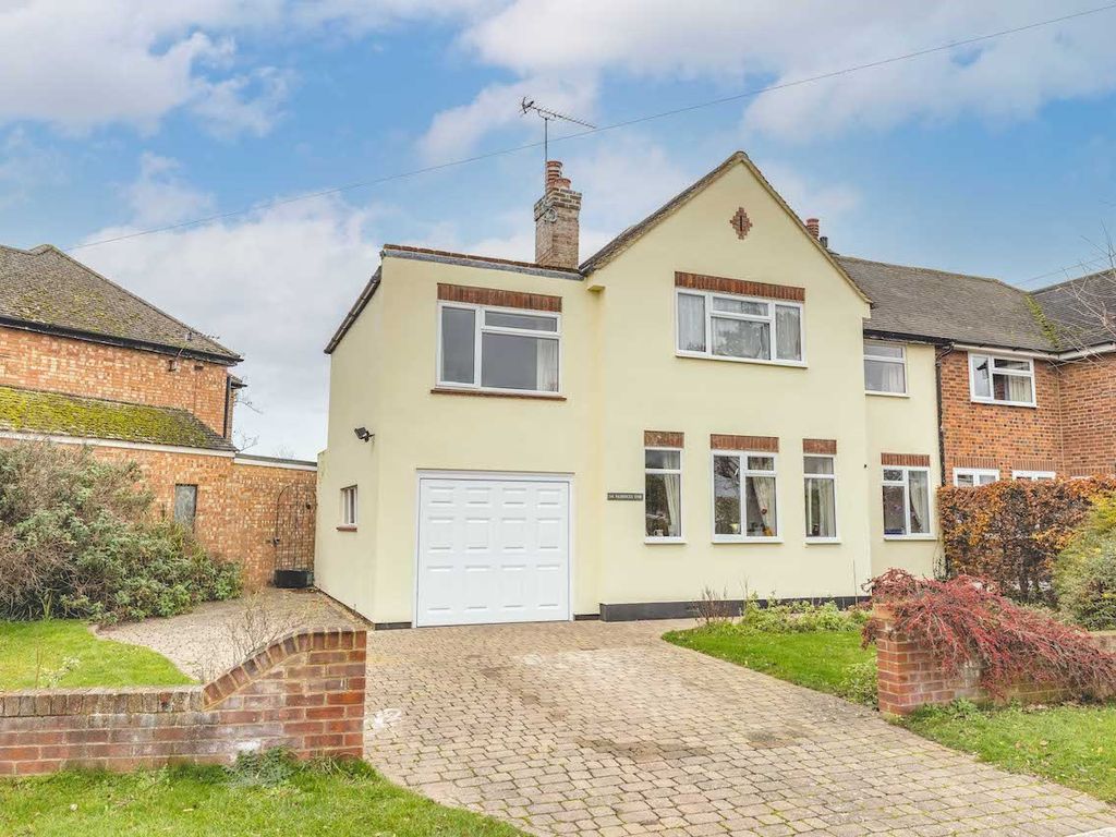 4 bed semidetached house for sale in Lossie Drive, Shreding Green
