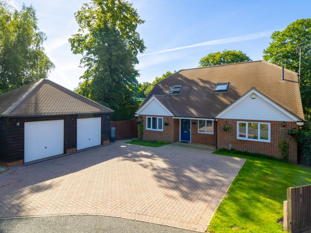 4 bed detached house for sale in Dickley Lane, Lenham, Maidstone ME17