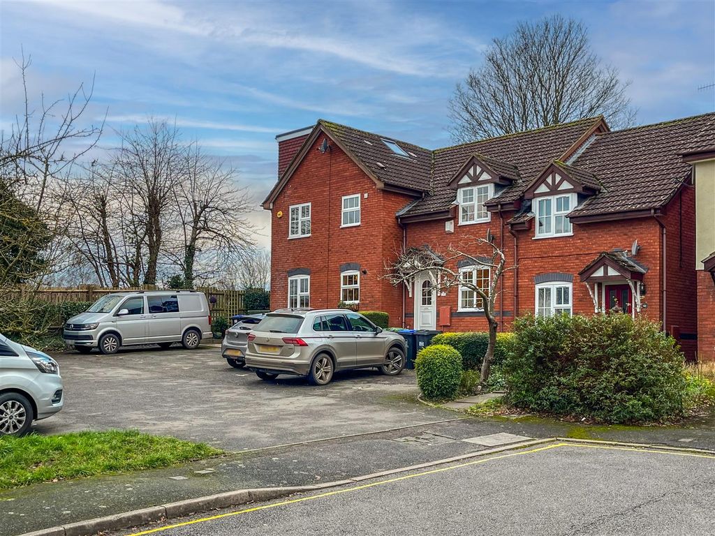 2 bed terraced house for sale in Mallory Drive, Warwick CV34, £250,000