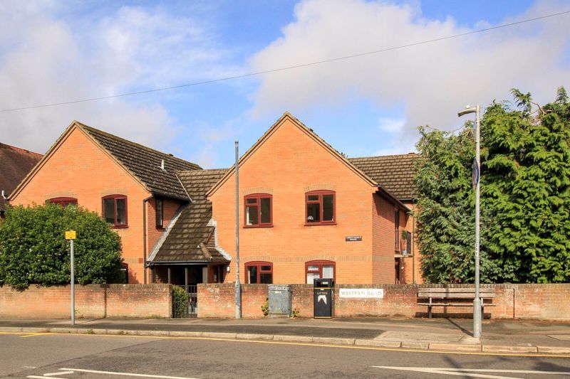 2 bed flat for sale in Western Road, Tring HP23 Zoopla