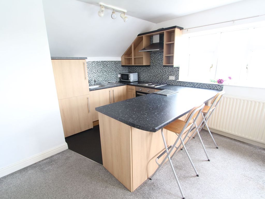 2 bed flat to rent in Greenhill Main Road, Sheffield S8, £800 pcm Zoopla