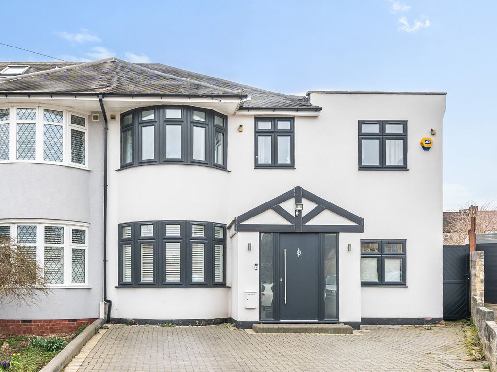 4 bed semidetached house for sale in Stuart Road, East