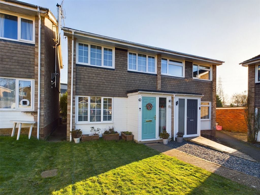 3 bed semidetached house for sale in Blagrove Drive, Wokingham