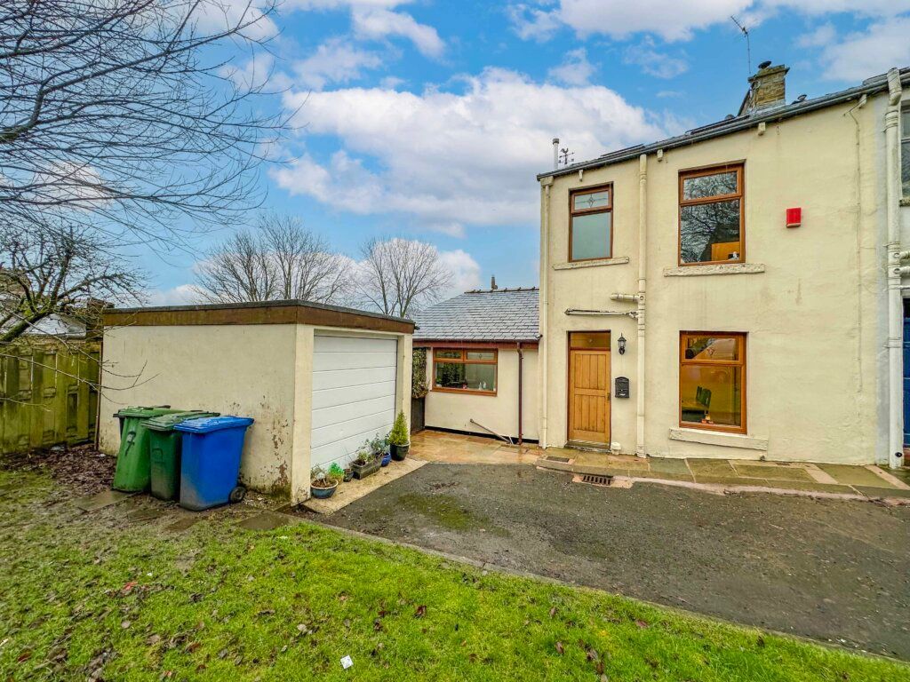 4 bed end terrace house for sale in Rose Mount, Rawtenstall, Rossendale
