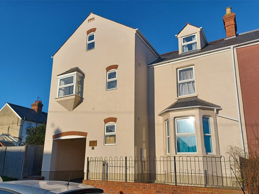 2 bed flat to rent in Petty Court, 3 Long Lane, Littlemore OX4, £1,300