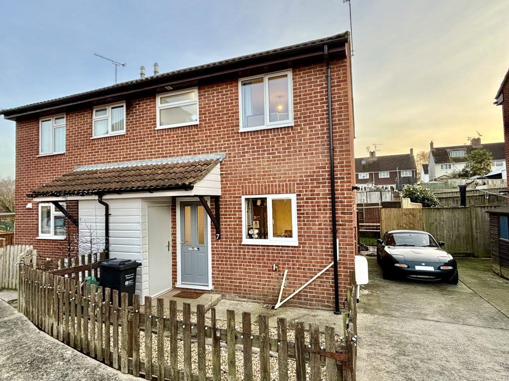 2 bed semidetached house for sale in Sedgemoor Close, Yeovil, Somerset