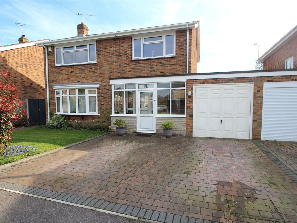4 bed link detached house for sale in Cherrygarth Road, Fareham