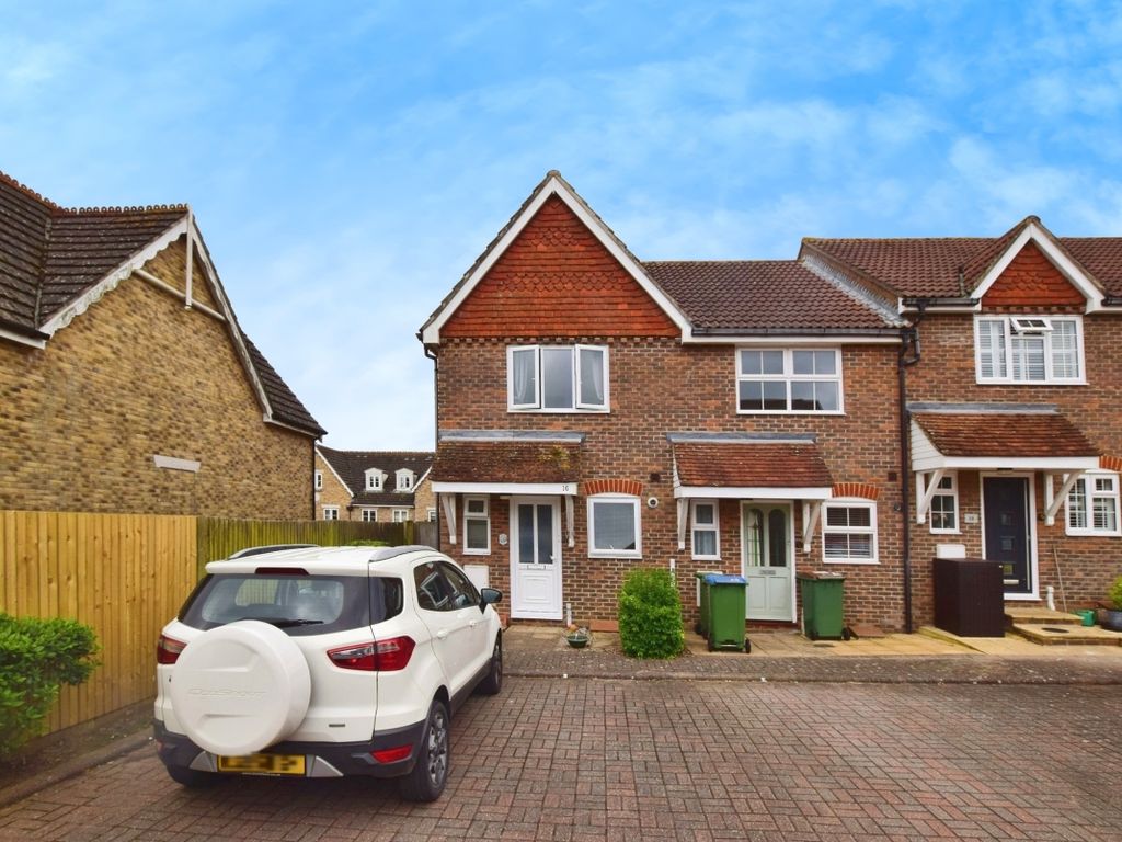 2 bed end terrace house to rent in Lyntons, Pulborough RH20, £1,250 pcm