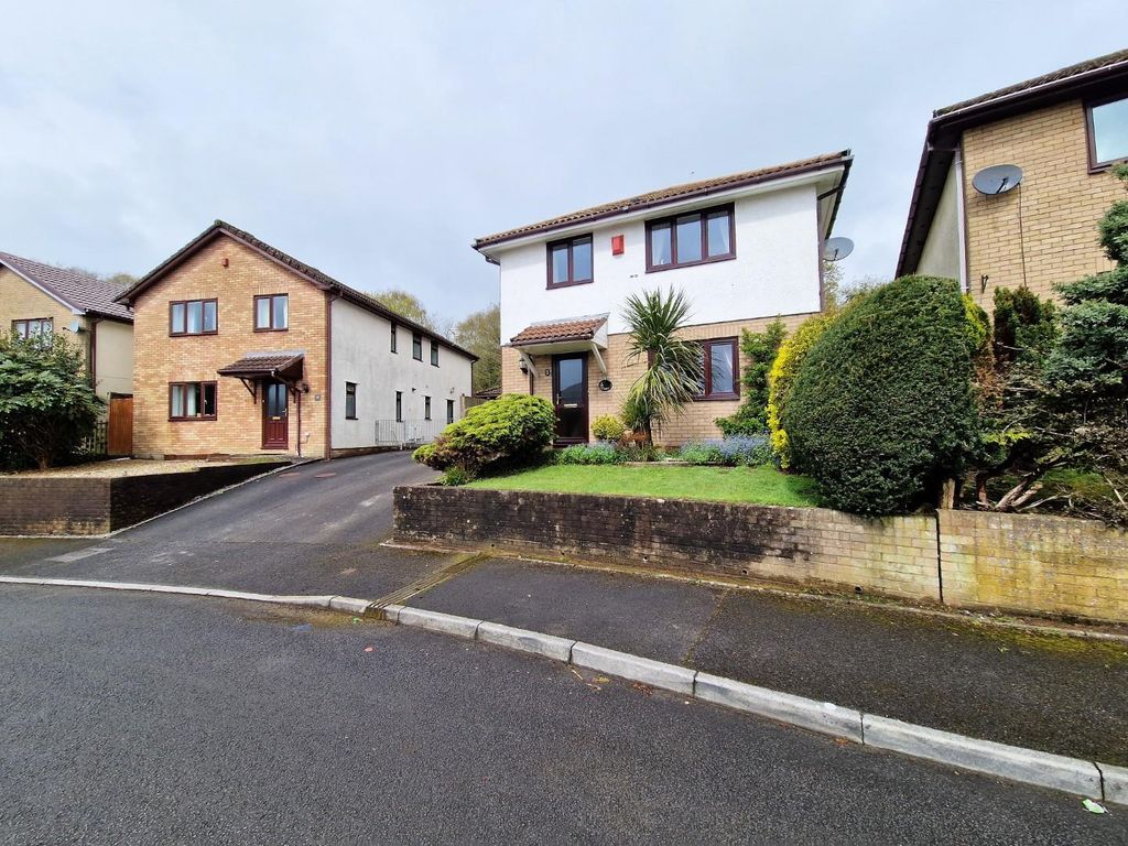 4 bed detached house for sale in Woodstock Gardens, Pencoed, Bridgend