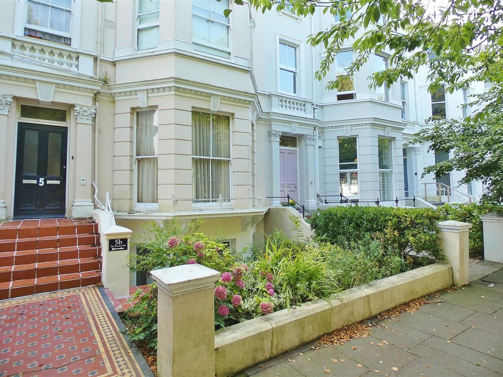 2 bed flat for sale in The Avenue, Eastbourne BN21, £249,950 - Zoopla