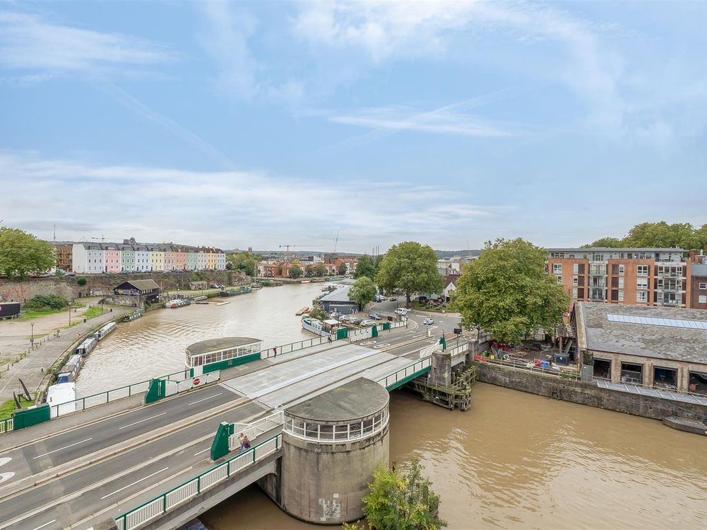 3 bed flat to rent in Custom House, Redcliff Backs, Bristol BS1, £3,750