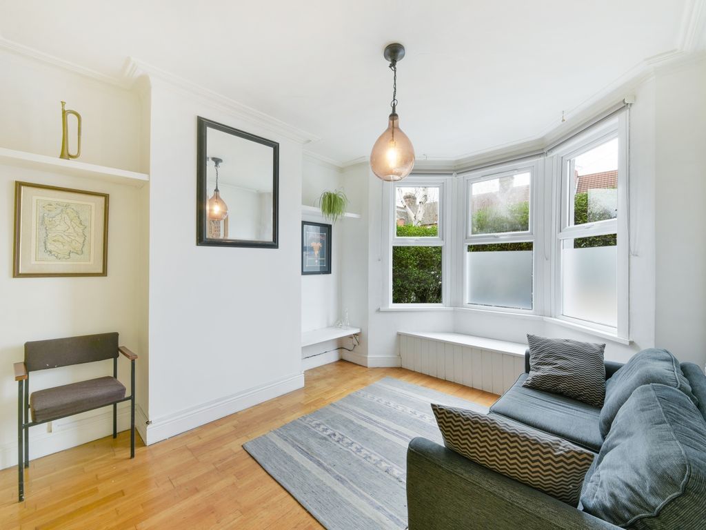 2 bed terraced house to rent in Winns Avenue, Walthamstow, London E17