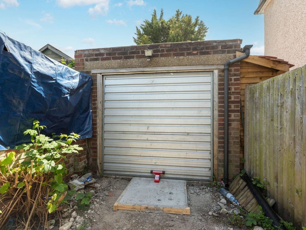 Parking/garage for sale in Road, Worcester Park KT4 Zoopla