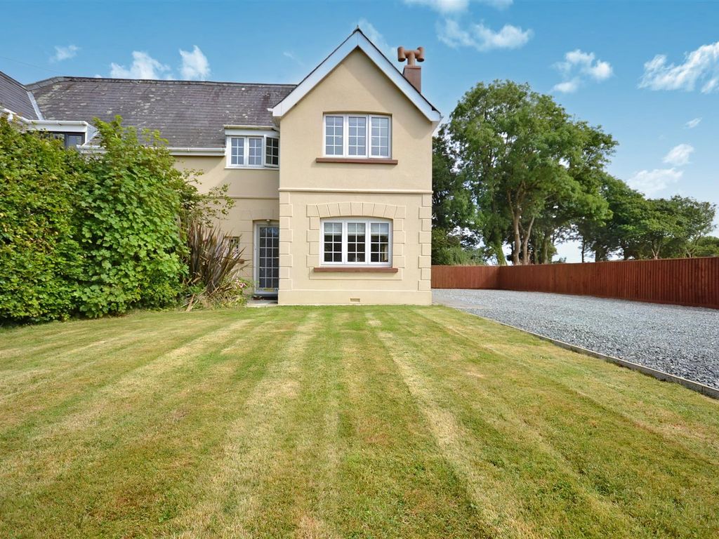 3 bed semidetached house for sale in Railway Villas, Spittal