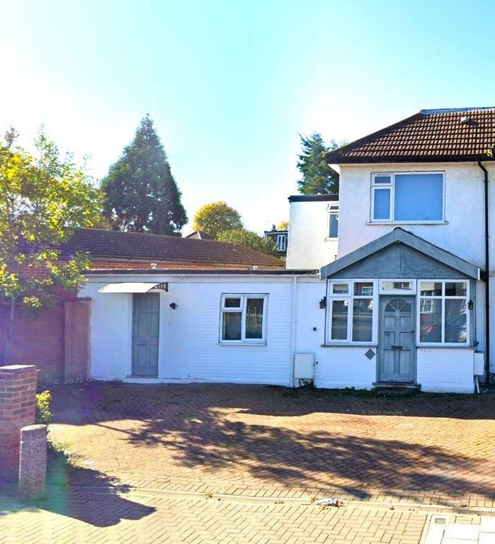 3 bed semidetached house for sale in Hendon Way, London NW2, £475,000