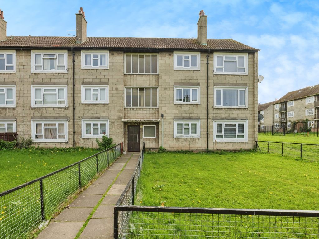 2 bed flat for sale in Ballater Place, Dundee DD4, £65,000 Zoopla