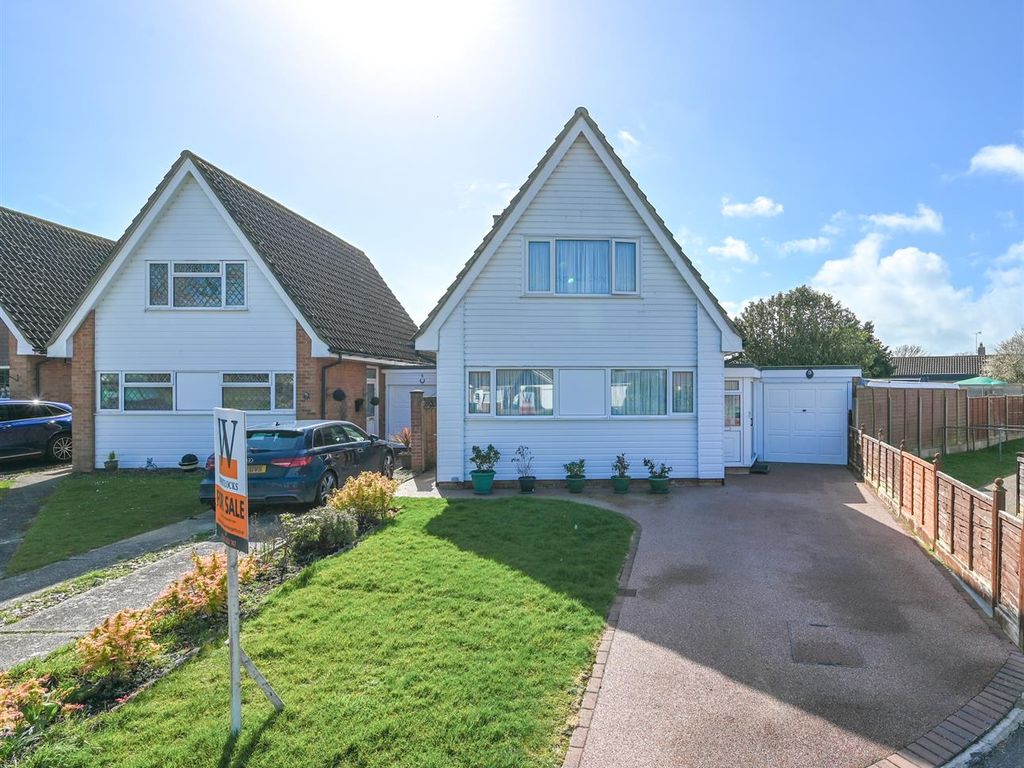 2 bed detached house for sale in Barons Mead, Pagham, Bognor Regis PO21