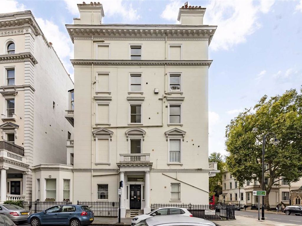 Queen's Gate Gardens, London SW7  