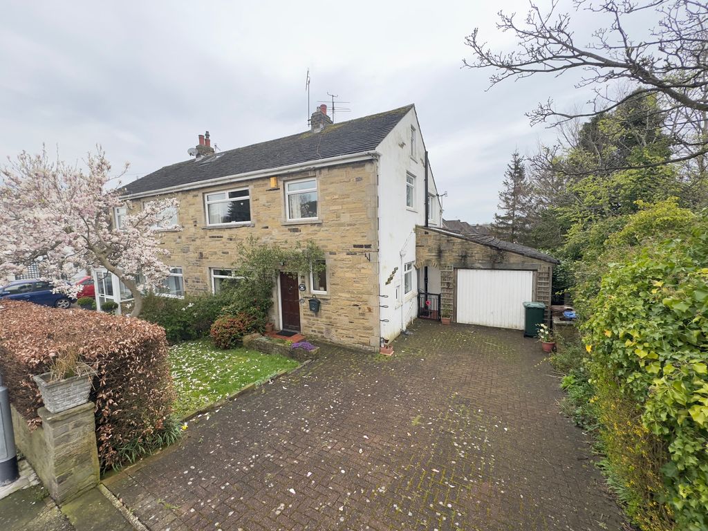 3 bed semidetached house for sale in Ashfield Road, Moorhead, Shipley