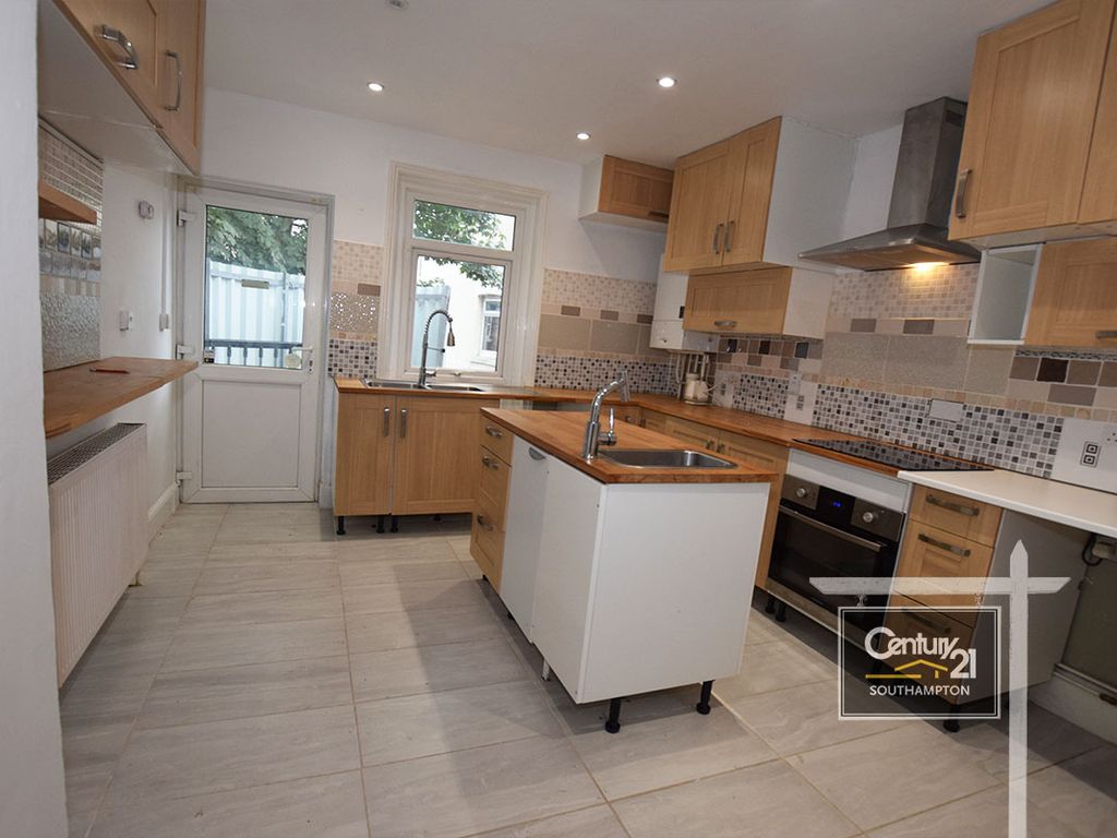 4 bed to rent in Ref R200460, Romsey Road, Southampton