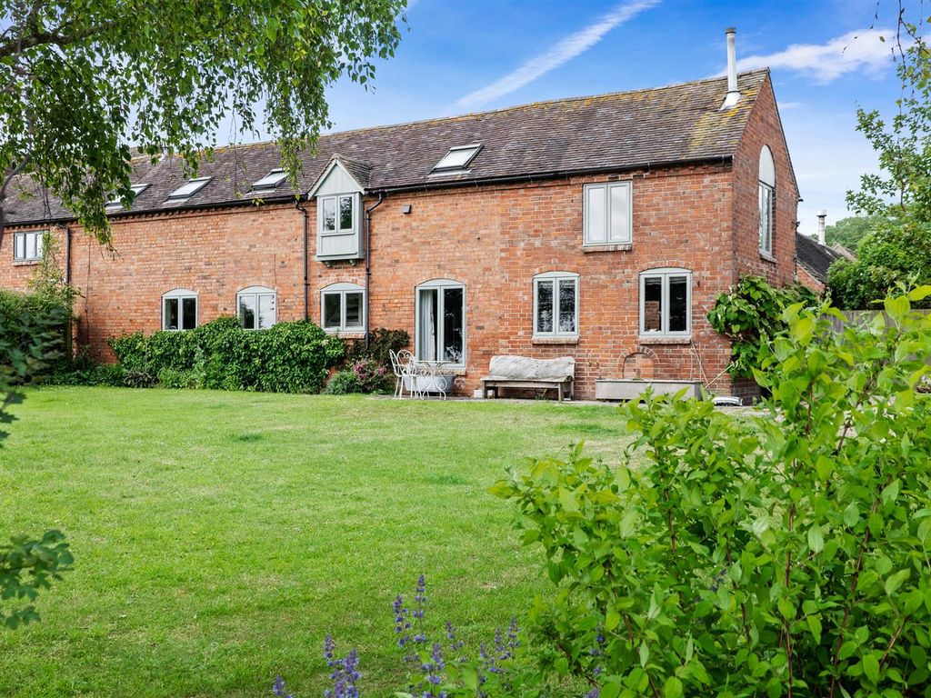 4 bed barn conversion for sale in Morton Wood Lane, Abbots Morton
