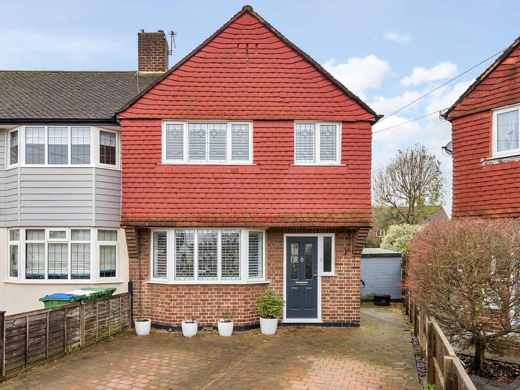 3 bed end terrace house for sale in Norfolk Crescent, Sidcup, Kent DA15