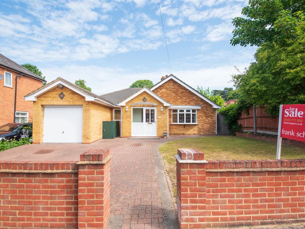 3 bed detached bungalow for sale in Cambridge Road, Crowthorne RG45