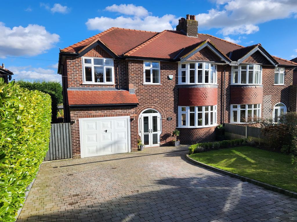4 bed semidetached house for sale in London Road, Appleton, Warrington